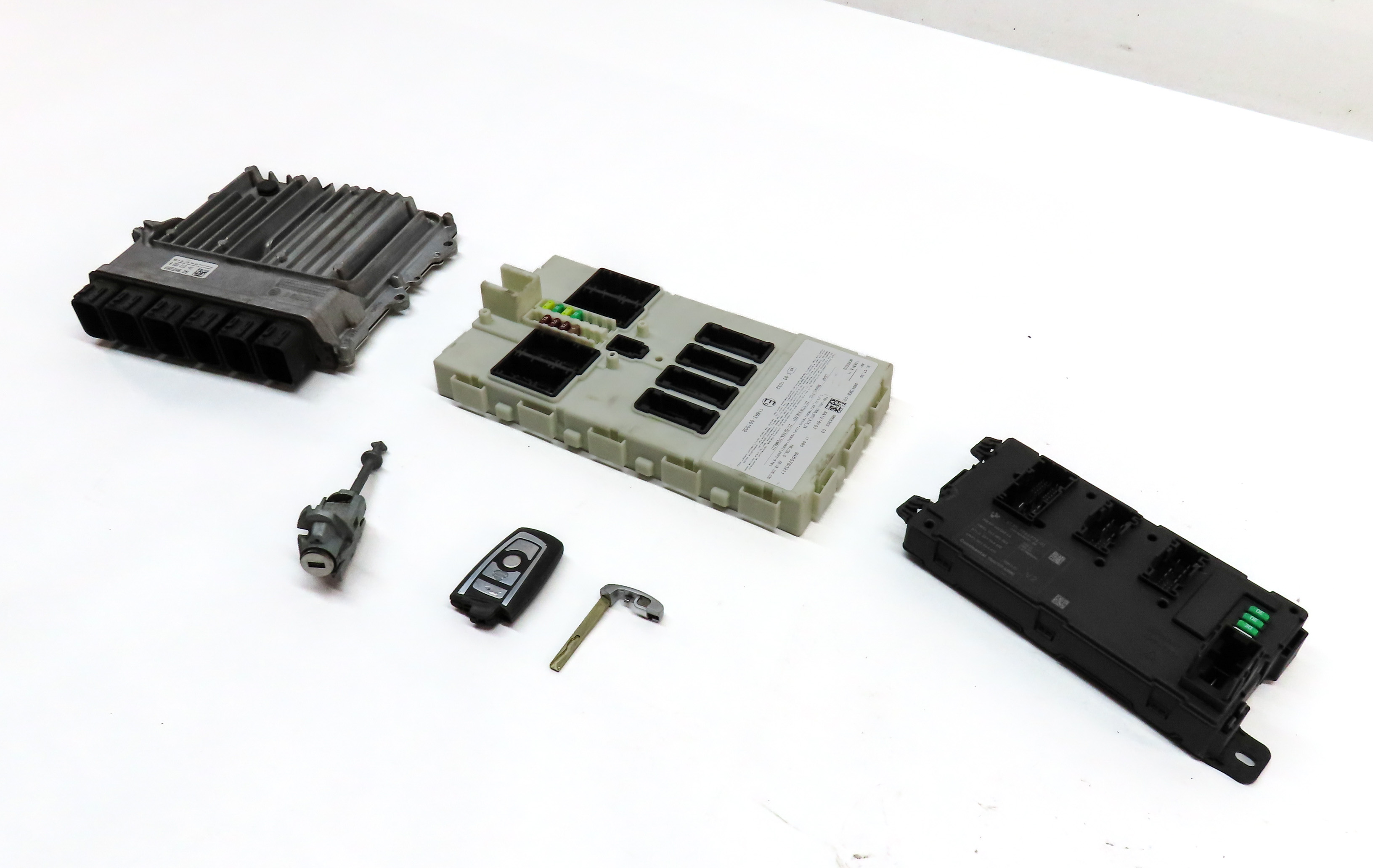 16-18 BMW 330E (F30) 2.0L B48 ENGINE BCM DME ECM ECU BODY CONTROL MODULE KEY SET — exact item pictured